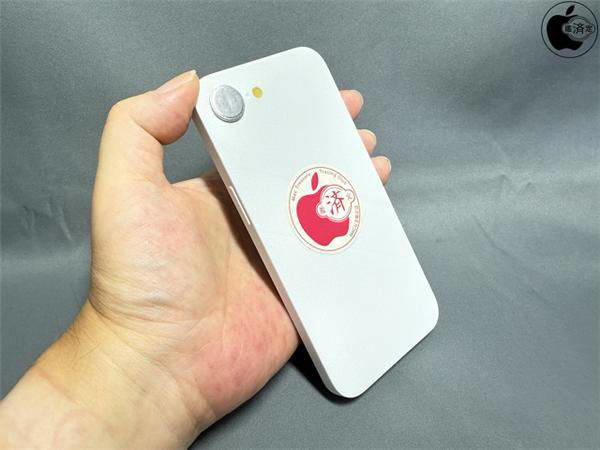 iPhone SE 4机模上手：酷似单摄版iPhone 14