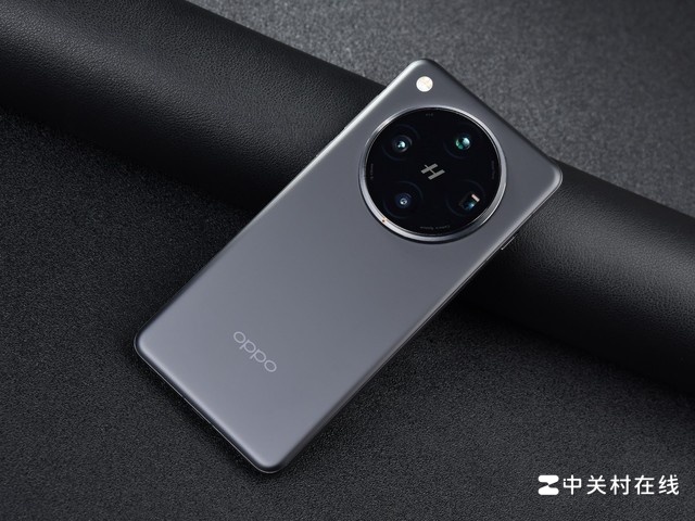 OPPO Find X8 Pro：轻薄机身下的双潜望影像传奇