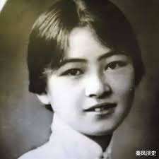 我们太太的客厅：上流社交圈的隐秘风情与人性洞察