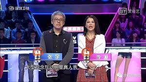 惊爆！男左女右竟现重大变故，主持人为何要全面更换？