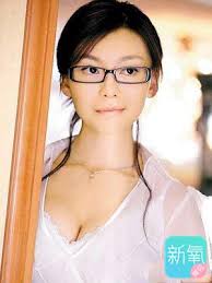 巩新亮整容后遗症多脸似鞋拔子，素颜状态惊人